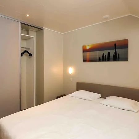 Holiday park Golden Lakes Village / Ardennes 4*