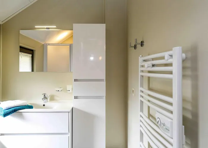 Golden Lakes Village Ardennes Village de vacances 4*