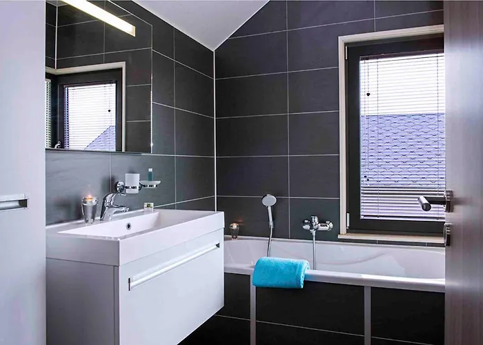 Golden Lakes Village Ardennes Village de vacances 4*